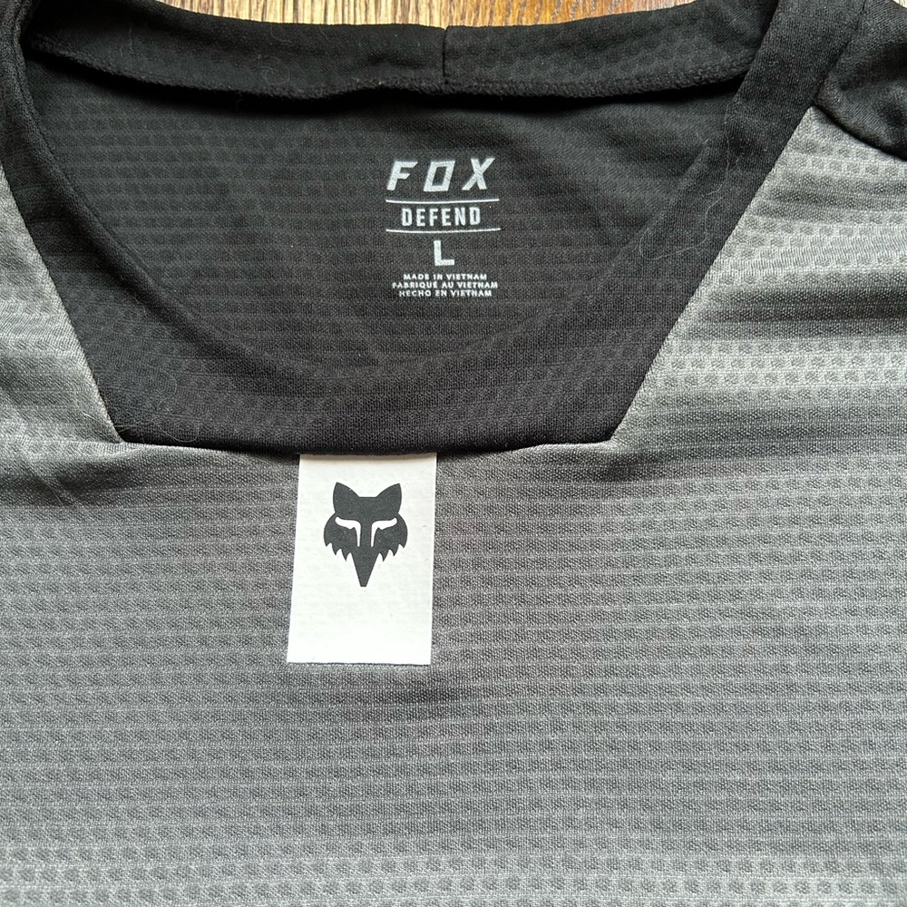 Fox Men'’s Defend Jersey - large. Black and gray. - Picture 2 of 3